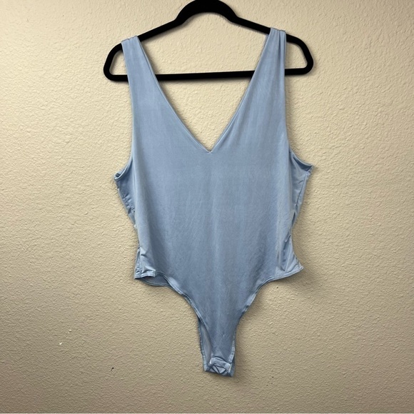 *Missguided Plus Seamless V-Neck Bodysuit NWT Baby Blue Sz 18 - Picture 3 of 10
